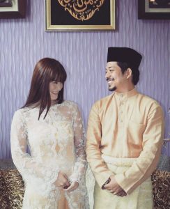 [GAMBAR] &#8220;One Step Closer,&#8221; &#8211; Foto Menarik sekitar Majlis Tunang Pengacara, Adriana Adnan. Bakal Nikah Pada Hari Merdeka Nanti!