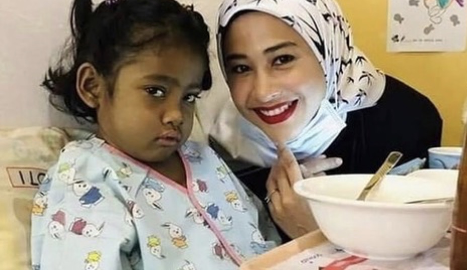 &#8220;Sebelum Ini Tidak Pernah Kongsi Tentang Adik Nabila Ini,&#8221; &#8211; Datin Fouziah Gous Lawat Insan Hidap Penyakit Hati Sejak Lahir