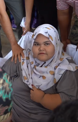 &#8220;Selama Ni Emaklah Yang Basuhkan Kencing, Berak&#8230;,&#8221; &#8211; Niat Suci Bantu Gadis Obes Seberat 220kg, Aliff Syukri Bawa Wanie Ke Kuala Lumpur