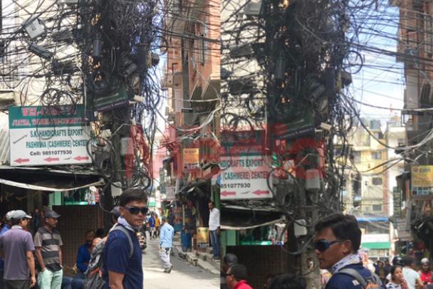 “Kau Belum Tahu Makna Serabut,”- Panas & Blackout, Azhan Rani Kongsi Foto Sekitar Kathmandu. Wayar Kabel Berbelit Hingga…