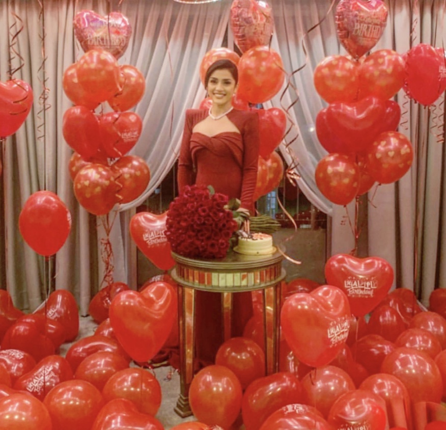 Rizman Nordin Buat Kejutan Hari Jadi Buat Isteri, Hadiahkan Sejambak Bunga Ros &#038; Puluhan Belon Merah!