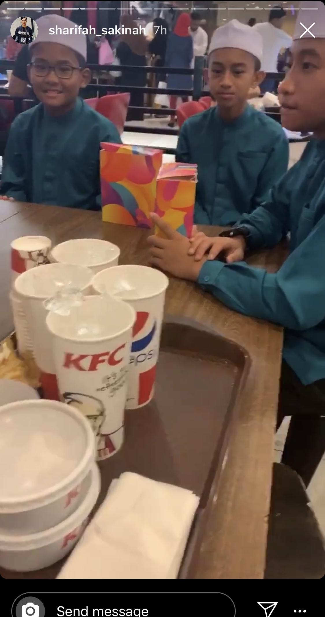 Sharifah Sakinah Bawa Pelajar Tahfiz Tonton Wayang, Belanja KFC. Seronoknya!