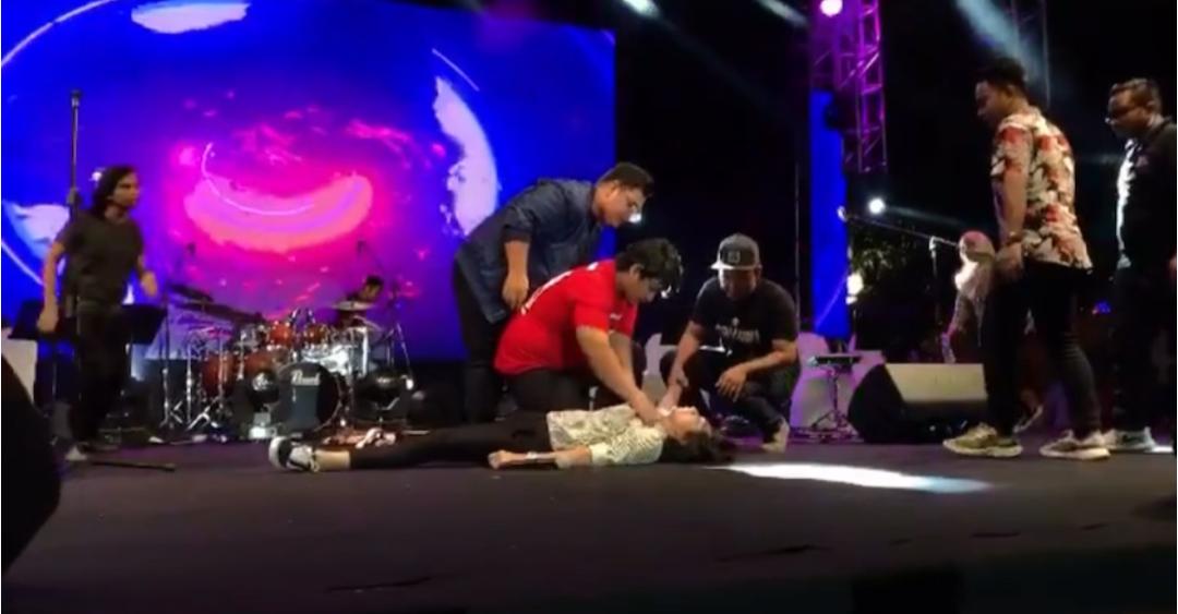 “Kami Ingin Mohon Maaf”, – Vokalis Floor 88 ‘Rebah’ Ketika Buat ‘Live Show’ Saat Nyanyi Lagu Aqilah 