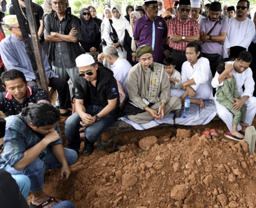 “Andai Tak Punya Kerja, Memang Mudah Sangat Teringat Arwah,”- Khir Rahman