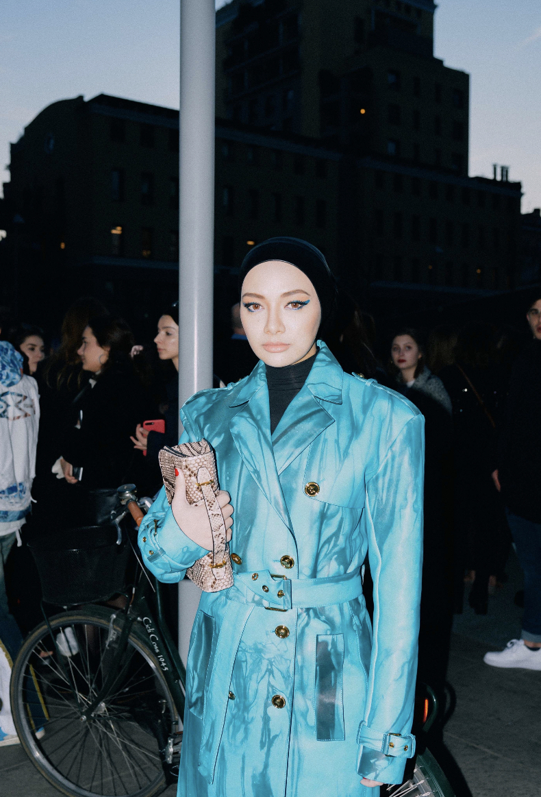 “Sungguh Teruja Kerana Diberi Peluang&#8230;,” &#8211; Neelofa Jadi Selebriti Malaysia Pertama Tonton Pertunjukan Fesyen Versace!