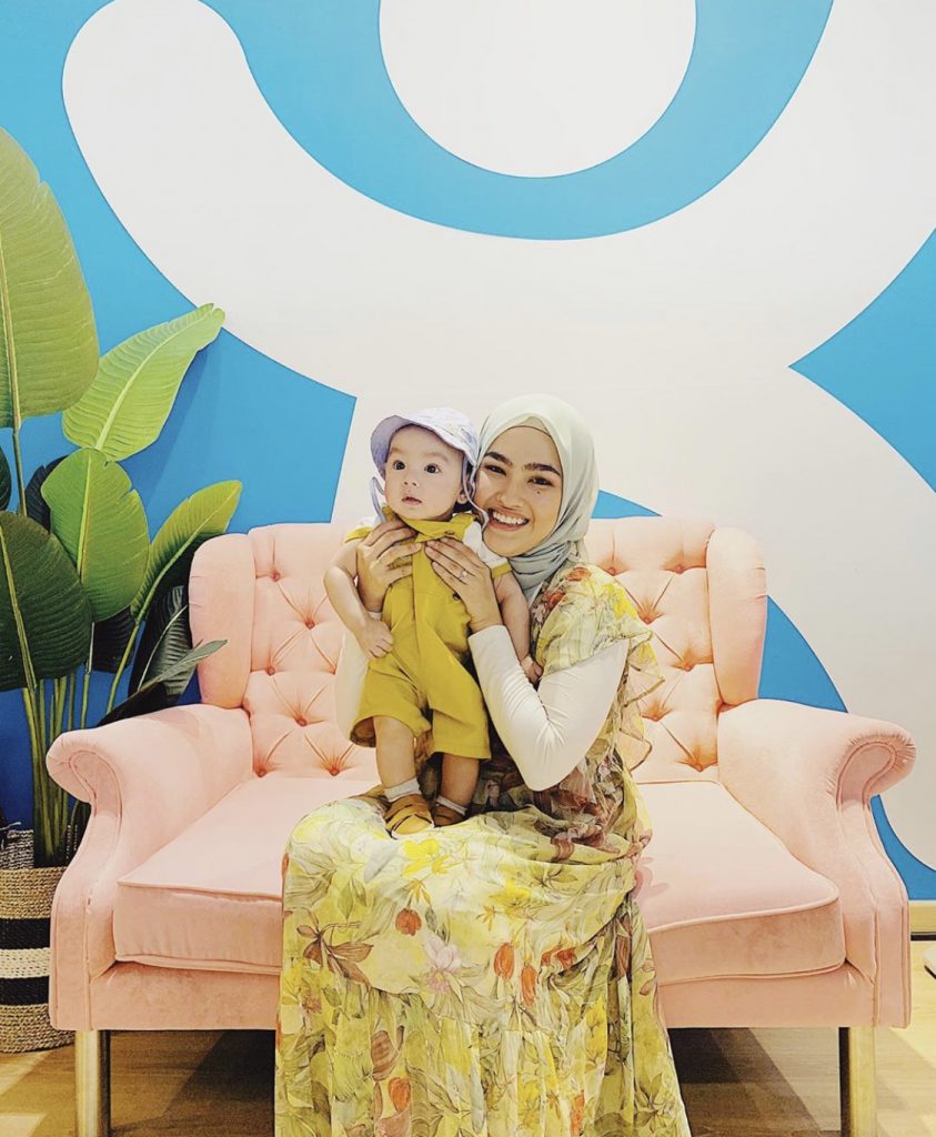 “Belum Jumpa,” – Elfira Loy Pilih Besarkan Anak Sendiri, Belum Ada Calon Pengasuh Sesuai