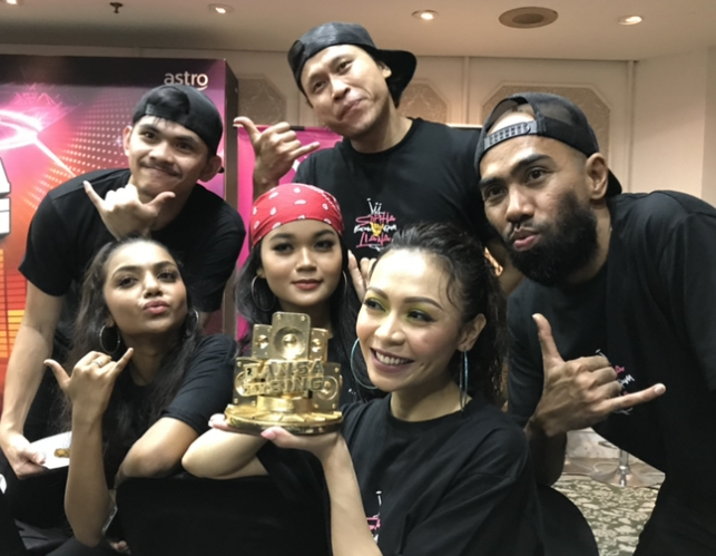 “Niat Pertama Andai Bergelar Juara,” – Raih RM100k Juara Dansa Dan Sing, Sophia Liana Pasang Hajat Tunai Umrah Bersama Ibu