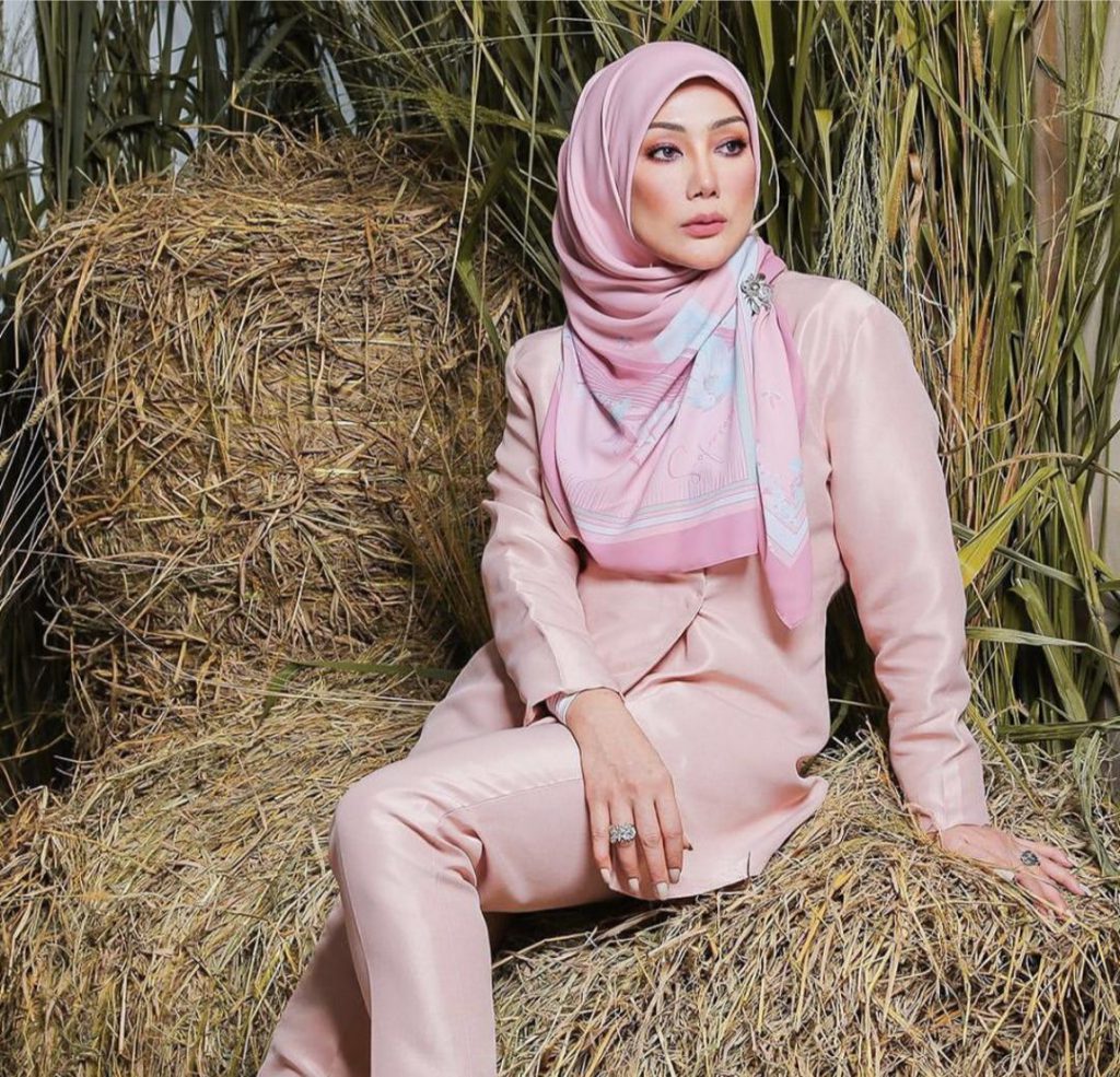 Ini 5 Tandatangan Artis Wanita Popular Kita, ‘Sain’ Datin Alyah Paling Kreatif. Lain Dari Lain!