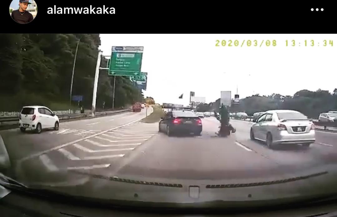 “Harap Dorang Lebih Berhati-Hati,” – Tular Video Penunggang Motosikal Terbabas, Ini Pesan Alam Wakaka Buat Penghantar Grab Food 