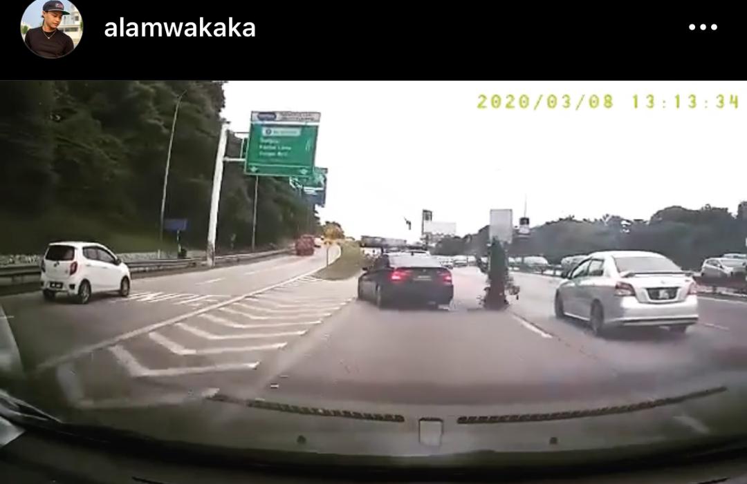 “Harap Dorang Lebih Berhati-Hati,” – Tular Video Penunggang Motosikal Terbabas, Ini Pesan Alam Wakaka Buat Penghantar Grab Food 