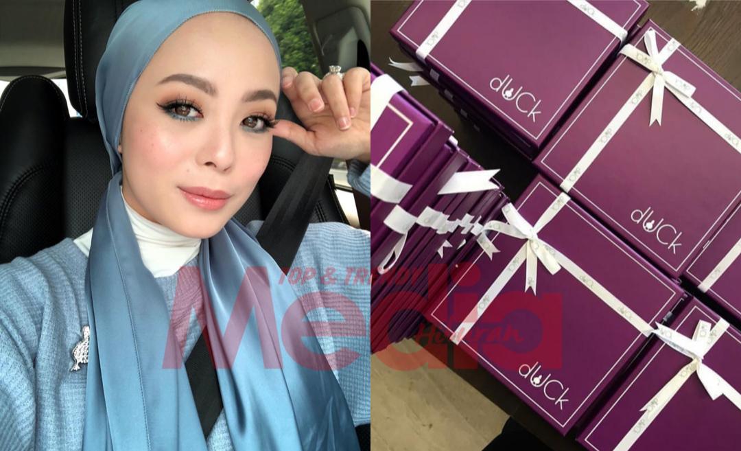 Datin Vivy Yusof Beri Sumbangan 1,700 Tudung Koleksi Jenamanya duCk Kepada ‘Frontliners’, Semuanya Bernilai RM255,000!