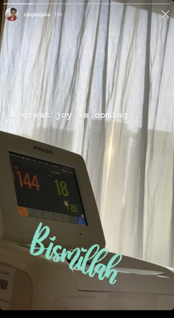 “Alhamdulillah…,” – Pelakon Julia Ziegler Selamat Timang Bayi Lelaki Seberat 3.58 Kilogram