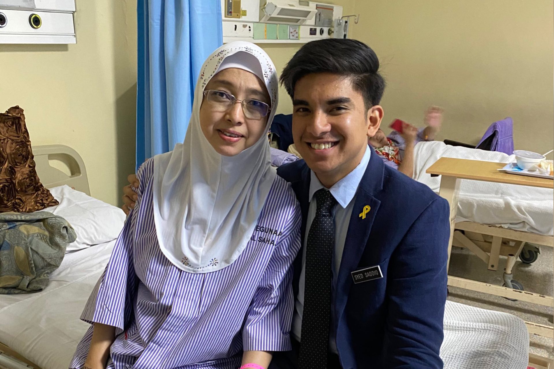 “Tolong Doakan Untuk Mama,” – Bergegas Pulang Ke Johor, Ibu Syed Saddiq Jalani Pembedahan Buang Kanser