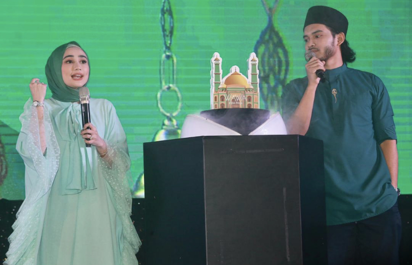 “Hulur Dana Anggaran RM1.2 Juta, Insya-Allah,” &#8211; Niat Murni Aeril-Wawa, Guna Keuntungan Jualan Kosmetik Bina Masjid