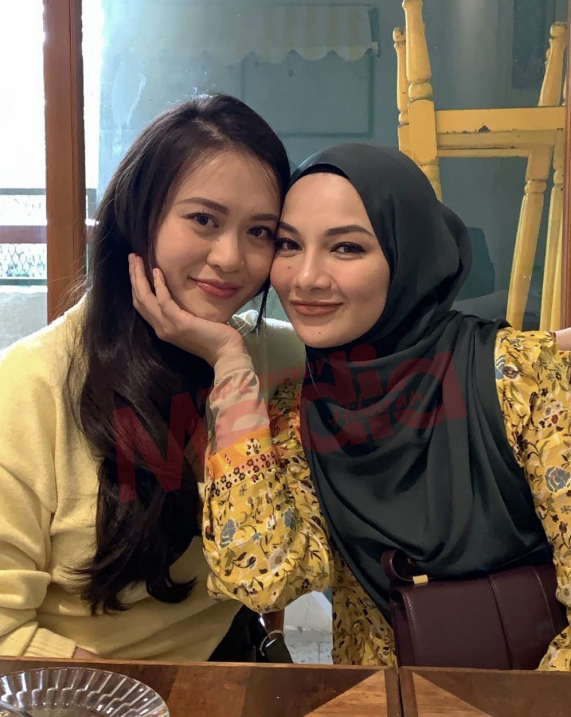 “Dia Repost Dan Tutup Lengan,” &#8211; Edit Balik Foto Dedah Aurat, Ramai Puji Neelofa