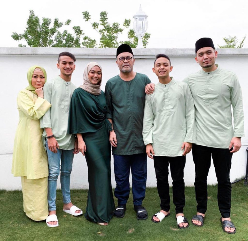 “Berkawan, Berhubung Demi Anak-Anak,” – Liza Abdullah Sebenarnya Sudah Bergelar Ibu Tunggal Sejak 6 Tahun Lalu