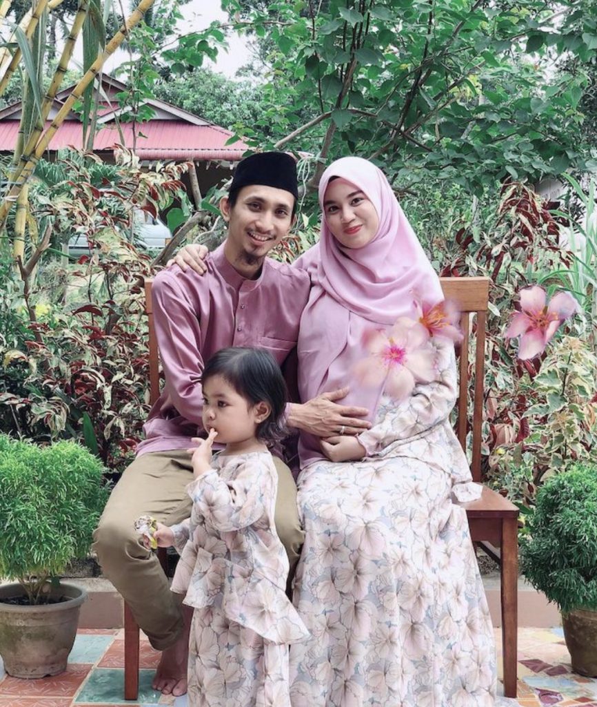 “Berjaya Melahirkan Kedua-Duanya Dengan Selamat,” – Syukur, Suami Umum Penyanyi Ainan Tasneem Selamat Bersalin Bayi Kembar