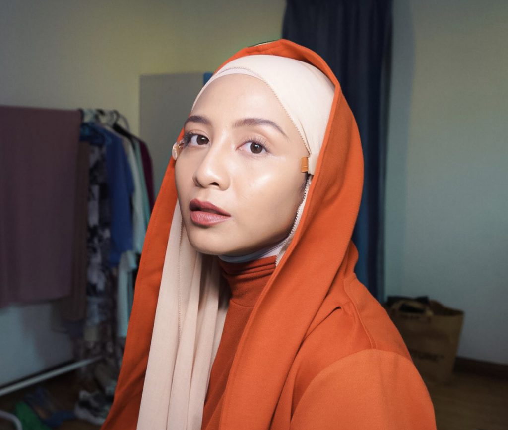 [GAMBAR] Tak ‘Free Hair’ Lagi, Ini 8 Artis Wanita Kita Yang Sudah Manis Bertudung Tahun Lalu