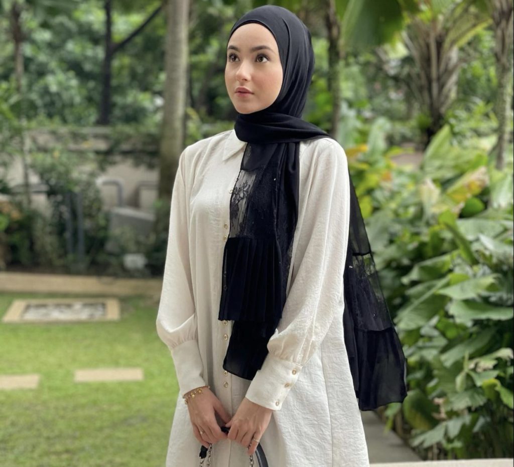 [GAMBAR] Tak ‘Free Hair’ Lagi, Ini 8 Artis Wanita Kita Yang Sudah Manis Bertudung Tahun Lalu