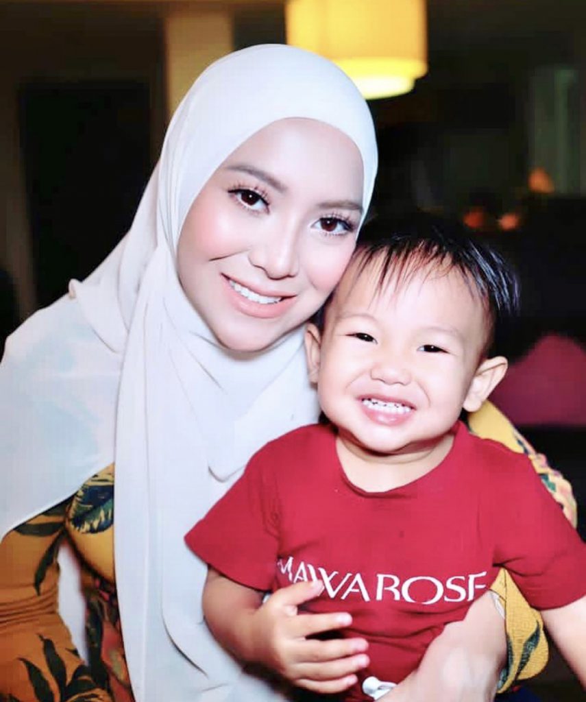 “Seperti Mana Layan Mummy, Begitu Juga Layanan Pada Ibu,” &#8211; Dah Anggap Macam Ibu Sendiri, Mawar Rashid Singkap Rahsia Serasi Dengan Mentua