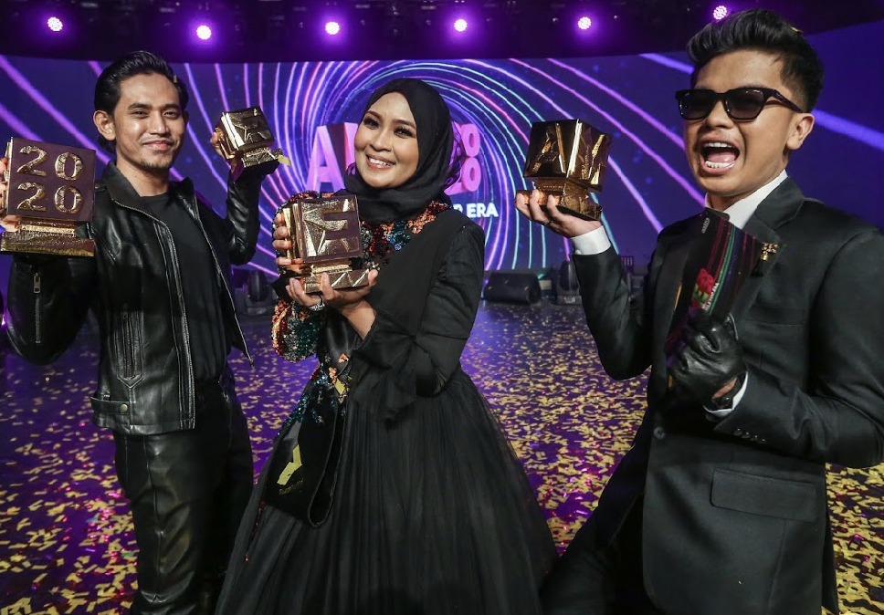 “Alhamdulillah Ini Semua Rezeki,” &#8211; Siti Nordiana &#038; Haqiem Rusli Ungguli Top Top MeleTop, Ini Senarai Lengkap Penerima Trofi AME2020