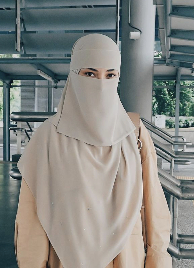 “Cincin Risik Atau Hanya Koleksi Peribadi?” – Cincin Di Jari Manis Neelofa Undang Perhatian