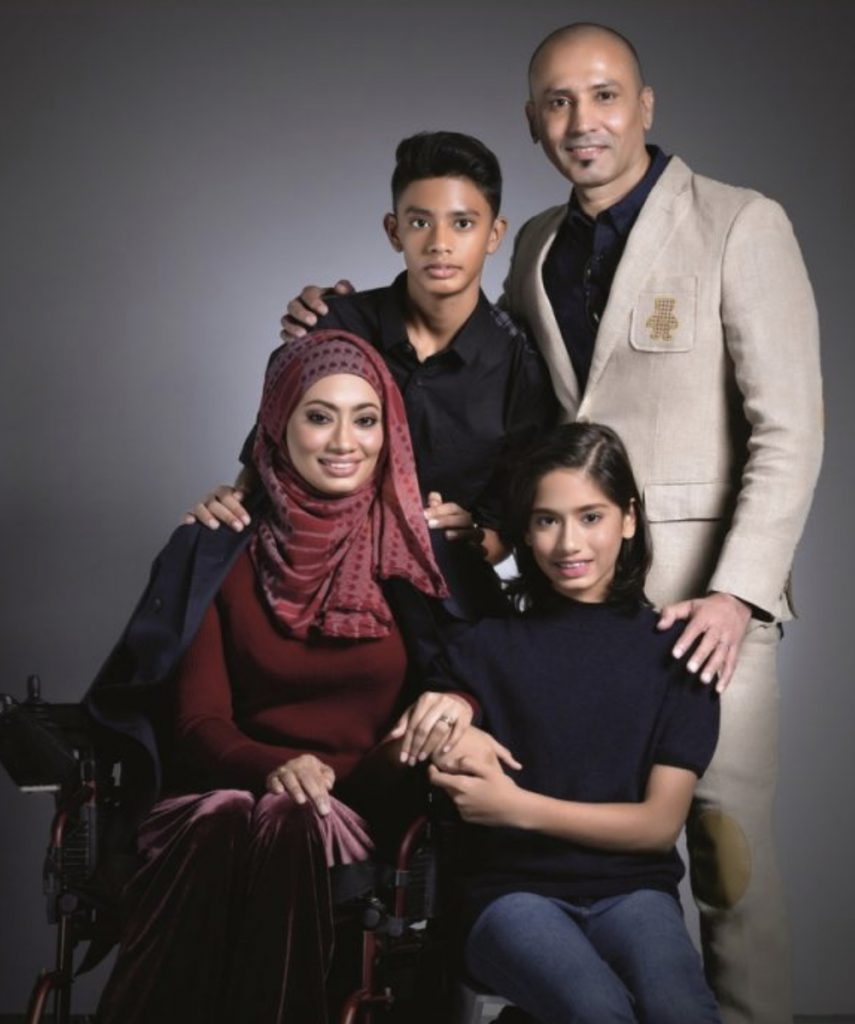“Saya Kagum, Satu Dalam Sejuta,” – Edika Yusof Sambut Anniversary, Kesetiaan Jaga Isteri Lumpuh Buat Ramai Respek!