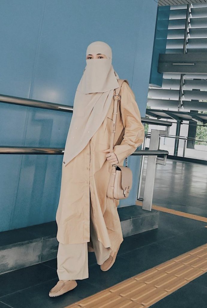 “Cincin Risik Atau Hanya Koleksi Peribadi?” – Cincin Di Jari Manis Neelofa Undang Perhatian