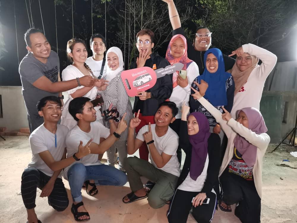 “Saya Terkejut Tak Terkata,” – Genap 36 Tahun, Zoey Rahman Dapat Hadiah Toyota Vellfire & Jam Tangan Mewah!