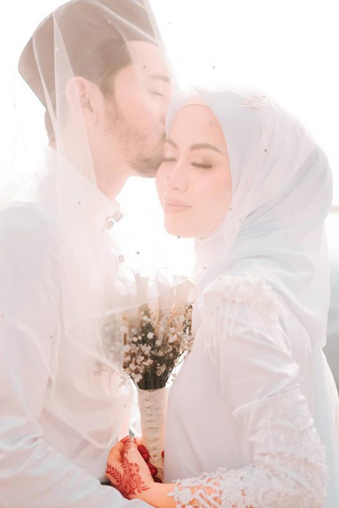 “Mula Kenal Ketika Saya Mengacarakan Sebuah Program Di Stesen TV,” – Hos Akhmal Nazri Selamat Bernikah