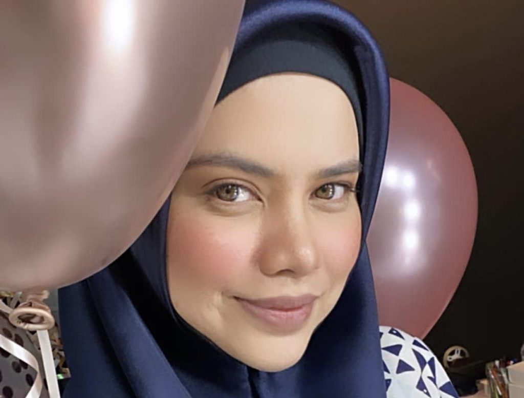 “Quran Inilah Membentuk Saya Untuk Belajar Dunia Akhirat,” – Jarang Bercerita, Alyah Akhirnya Dedah Mas Kahwin Pemberian Ramli MS Di Indonesia