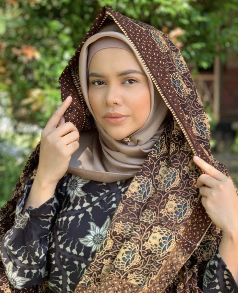 Datin Alyah Syukur Dan Tak Sangka Bisnes Jual Karipap Menjadi – “Suami Turut Rasa Dan Menilai. Dia Bagi Input.”