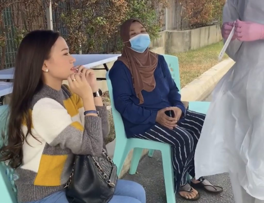“Seharian Tak Boleh Tidur…,” – Netizen Dakwa Layanan Frontliner Kasar Masa ‘Swab Test’ & Ruhainies Mengada-Ngada, Ini Jawab Tuan Badan