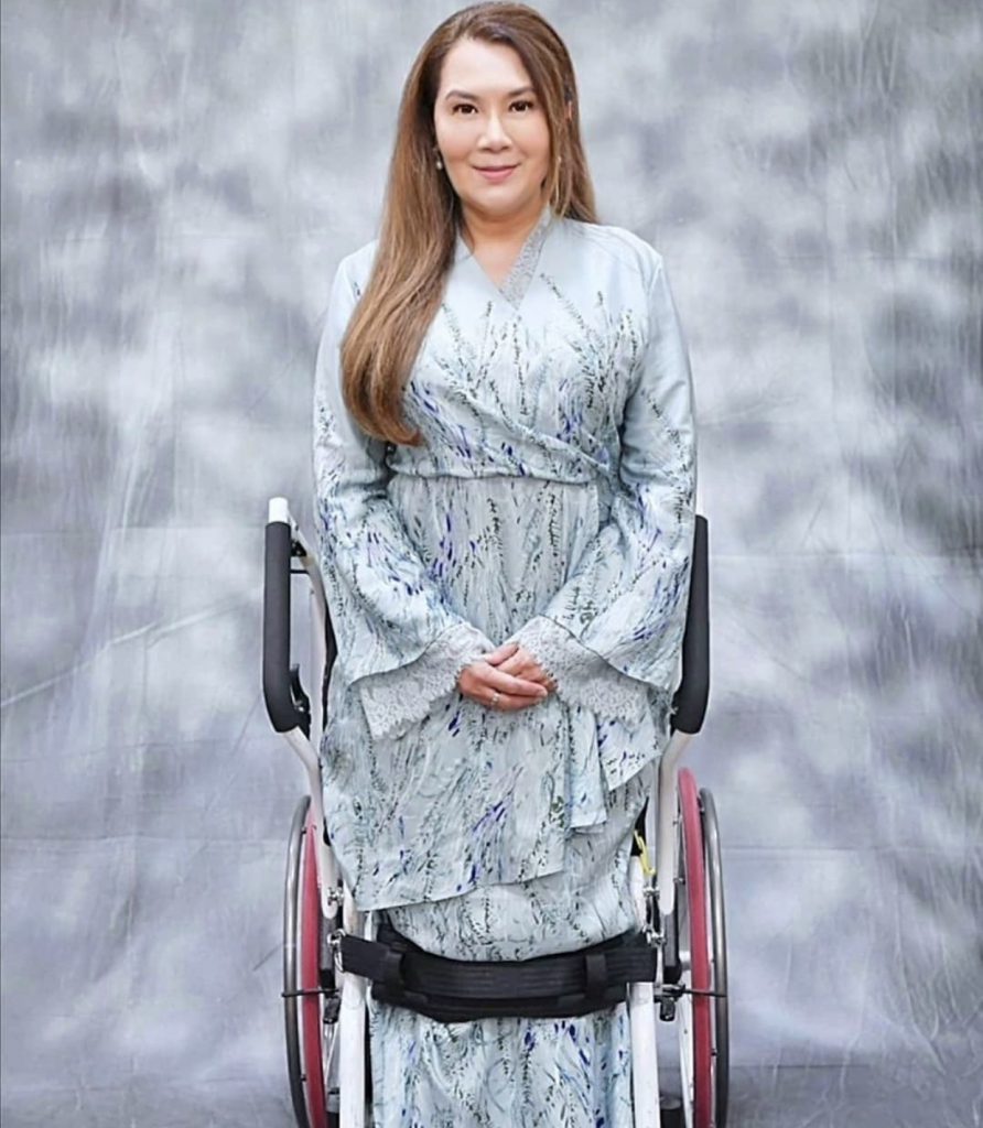 “Ini Kecederaan Lama, Pabila Saya Menolak Kerusi Roda Jarak Jauh Dari…,” – Datuk Ras Adiba Radzi Selamat Jalani Pembedahan