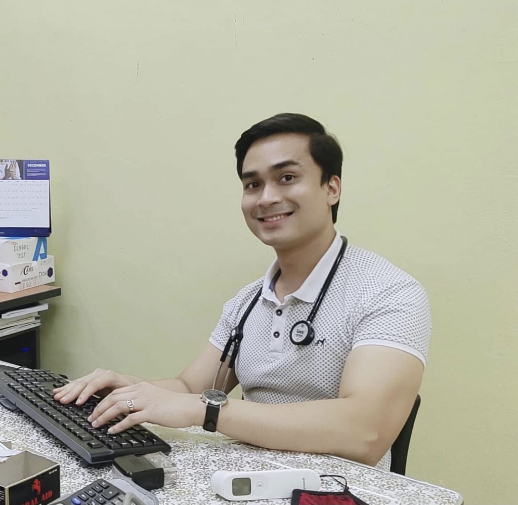 “Belajar Di Medical School Hampir 7 Tahun Pun Saya Jarang…,” – Dr Che Hafiz Anggap Mahir Bahasa Inggeris Sebagai Extra, Tapi Bukan Ukuran Tahap Kepandaian