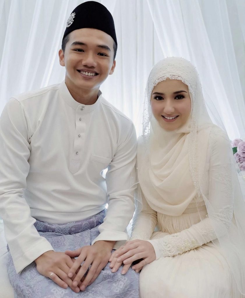 “Berseri-Seri Sejak Kahwin,” - Cantiknya! Kongsi Foto Bersolek Tipis, Penampilan Terkini Hannah Delisha Dipuji 5 “Berseri-Seri Sejak Kahwin,” - Cantiknya! Kongsi Foto Bersolek Tipis, Penampilan Terkini Hannah Delisha Dipuji