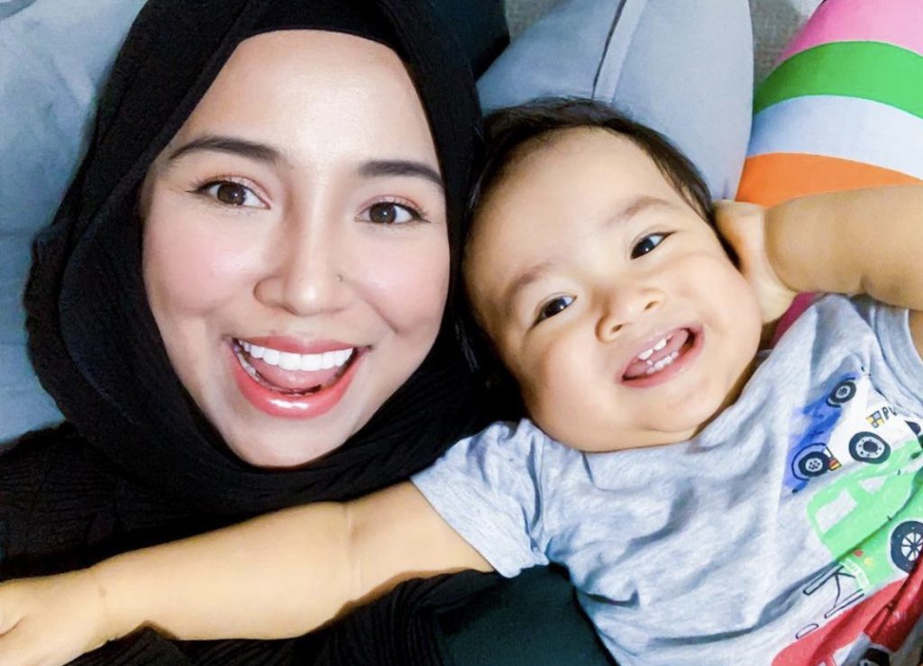 “Ayah Orang Pertama I Minta Ampun Bila I Berhijab, Patutnya Dari Dulu Lagi,” – Ika Nabella Mengaku Pernah Segan Sendiri, Suami Beri Tudung Kepada Adik-Beradik Saja