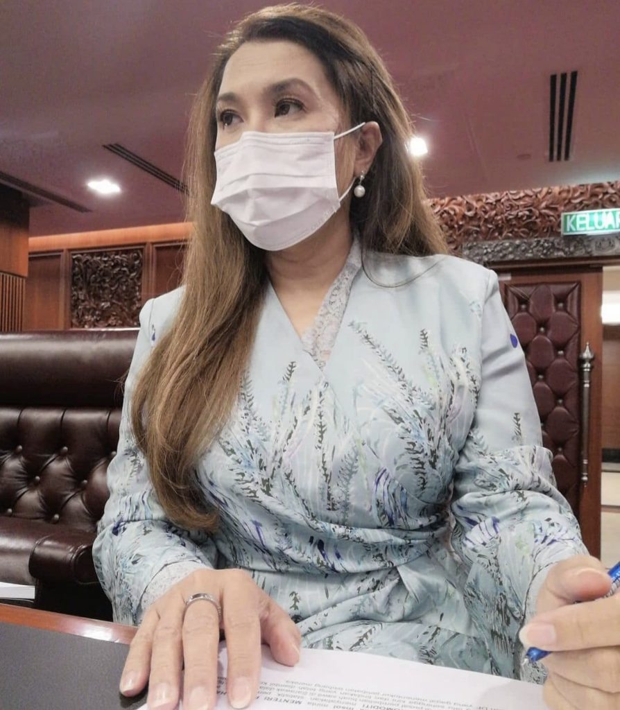 “Ini Kecederaan Lama, Pabila Saya Menolak Kerusi Roda Jarak Jauh Dari…,” – Datuk Ras Adiba Radzi Selamat Jalani Pembedahan