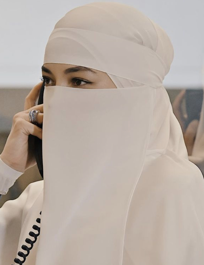 “Jika Hari Ini Rasa Hendak Berniqab, Saya Akan Pakai. Kalau Esoknya, Rasa Hendak Berpurdah, Itu Hak Saya,” &#8211; Neelofa, Keluarga Tak Fokus Kecaman