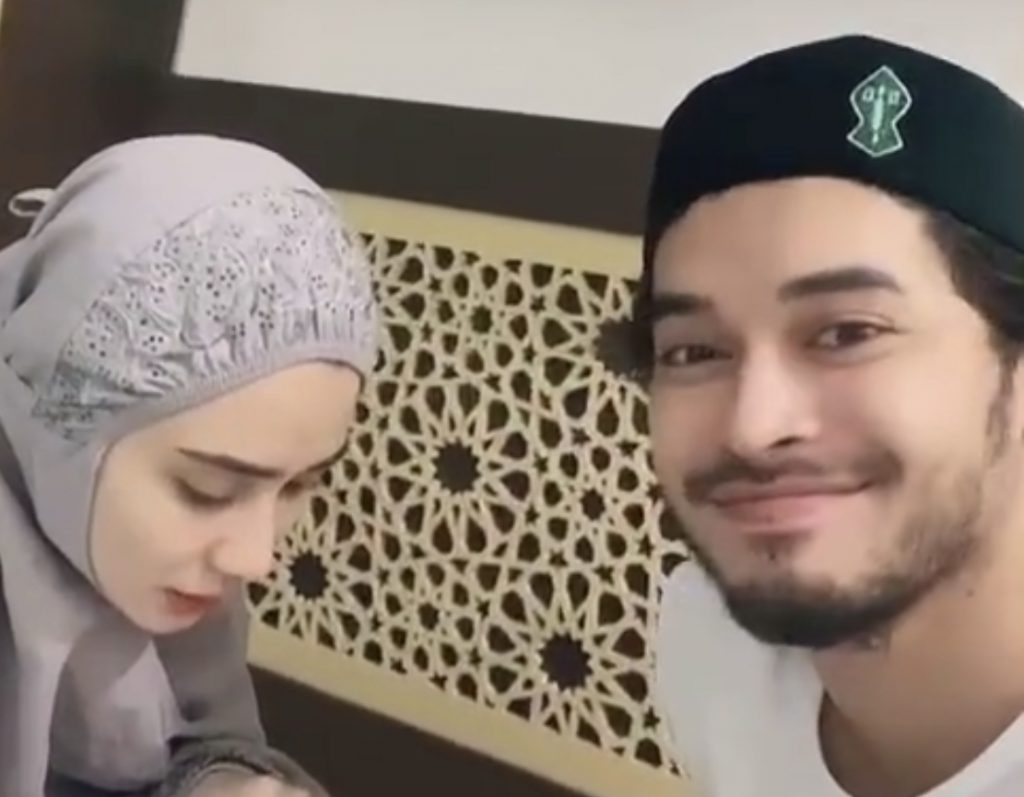 “Baru Boleh 27 Kali Ganda Pahala,” &#8211; Dirikan Solat Dengan Wawa Zainal Selepas Bebas Covid-19, Video Sweet Aeril Zafrel Dihujani Pelbagai Komen Netizen