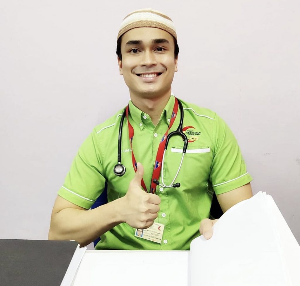 “Belajar Di Medical School Hampir 7 Tahun Pun Saya Jarang&#8230;,” &#8211; Dr Che Hafiz Anggap Mahir Bahasa Inggeris Sebagai Extra, Tapi Bukan Ukuran Tahap Kepandaian