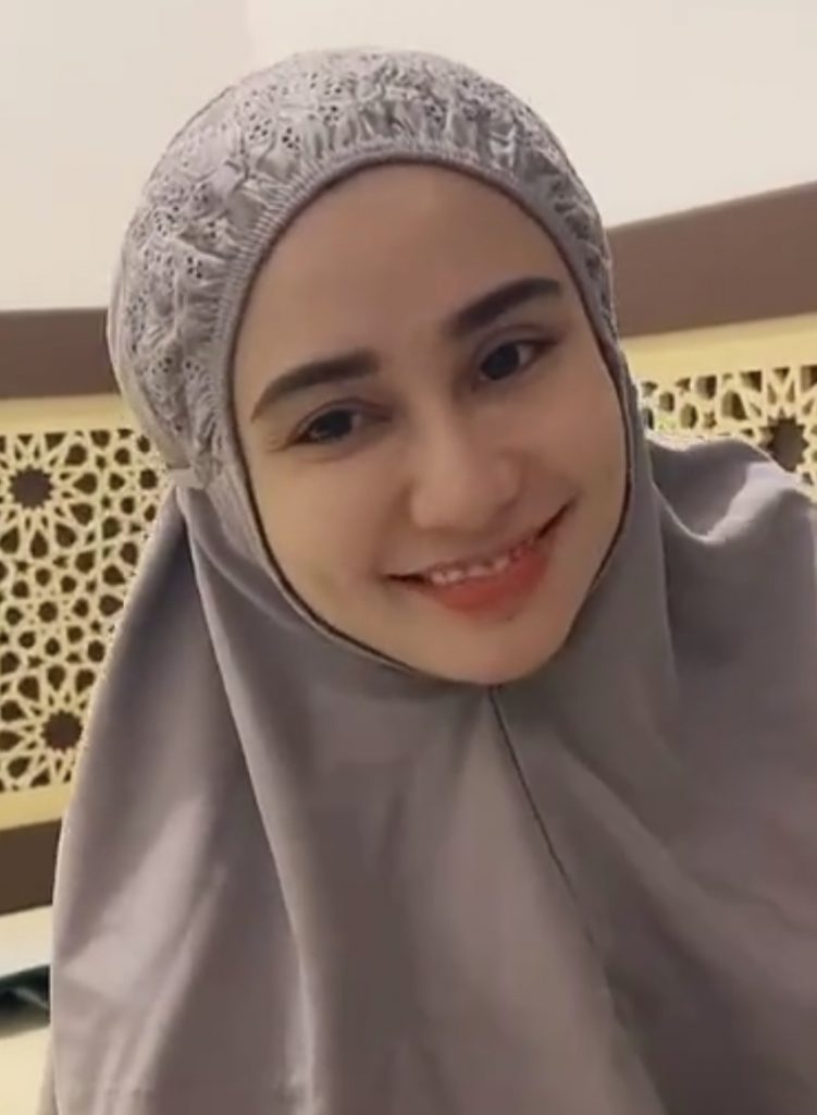 “Baru Boleh 27 Kali Ganda Pahala,” &#8211; Dirikan Solat Dengan Wawa Zainal Selepas Bebas Covid-19, Video Sweet Aeril Zafrel Dihujani Pelbagai Komen Netizen