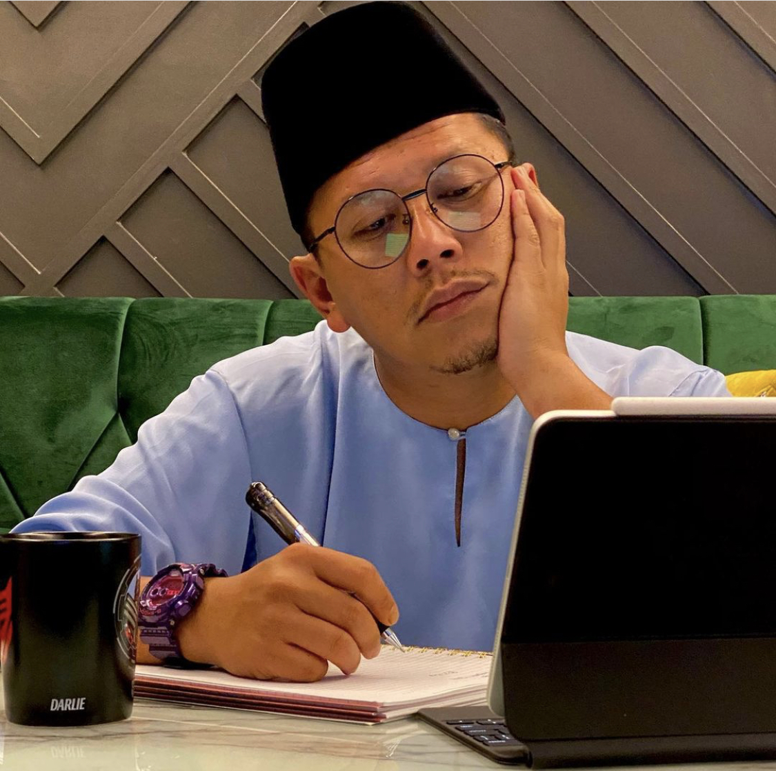 “Bila Duduk Semeja, Titik Persamaan Telah Dijumpai,” – Digantung Kerja Sebab Lastik Anjing, Shahrol Shiro Bawa Postman Jumpa Tuan Rumah