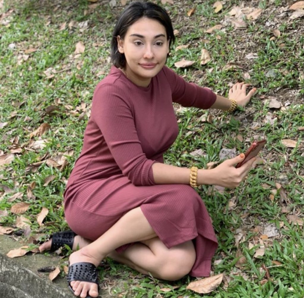 “Thank You My Love…,” – Terima Jambangan Bunga, Peminat Speku Zarina Anjoulie Sudah Berbaik Dengan Bekas Suami?