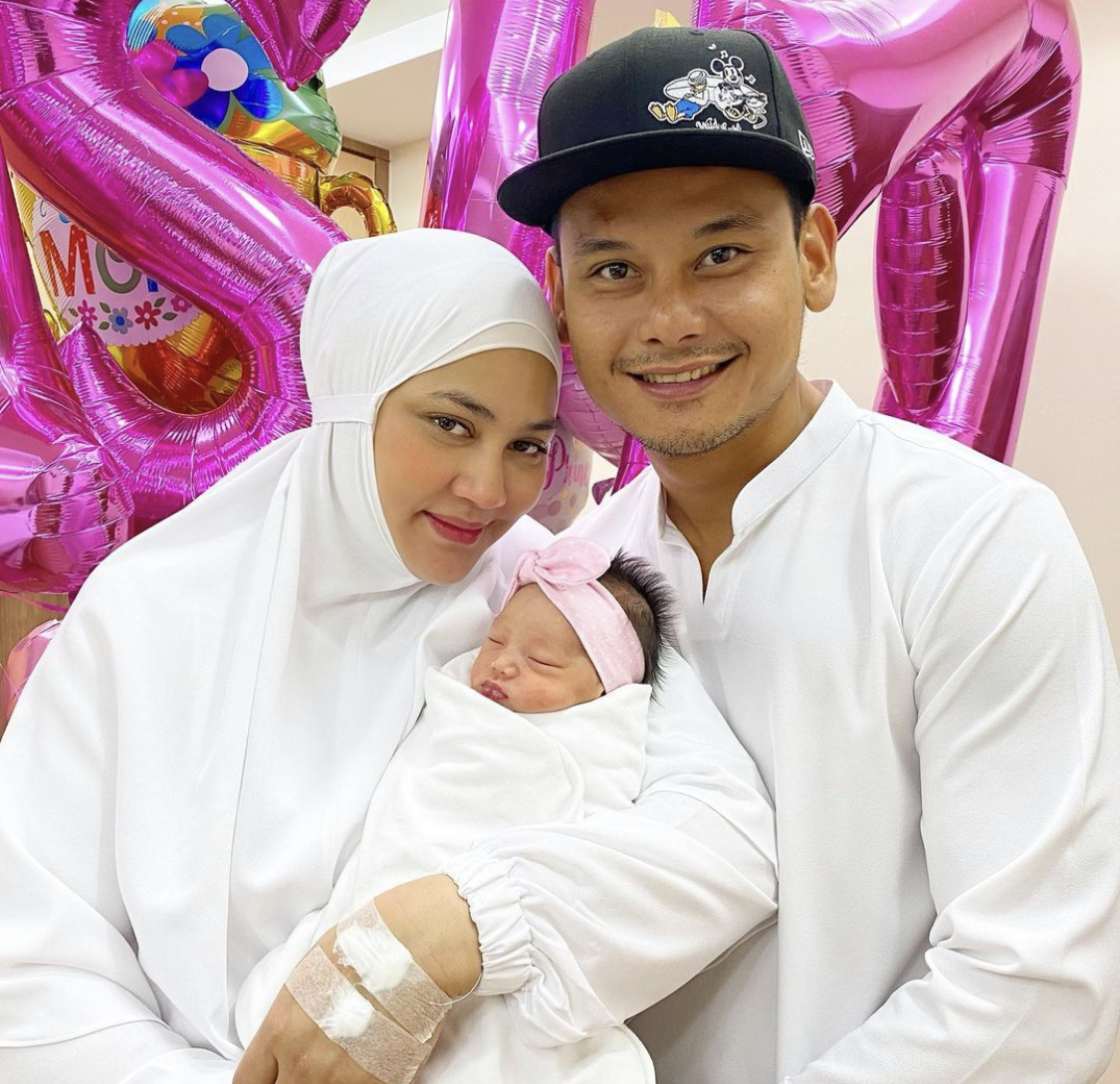 “Terima Kasih Cinta Untuk Segalanya,” – Bahagia Harmoni Ulang Tahun Perkahwian Kedua, Aidil Aziz Titip Ucapan Istimewa Buat Fasha Sandha