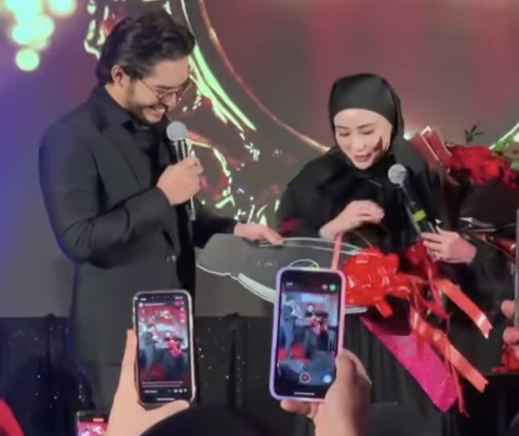 “Kami Sanggup Berhabis, Sebelum Ini Bawa Berbelanja Di Kedai Mewah,” – Hargai 8 Peniaga Sukses Jual Kosmetik, Wawa Zainal & Aeril Zafrel Rela Hati Beri Hadiah Ratus Ribu!