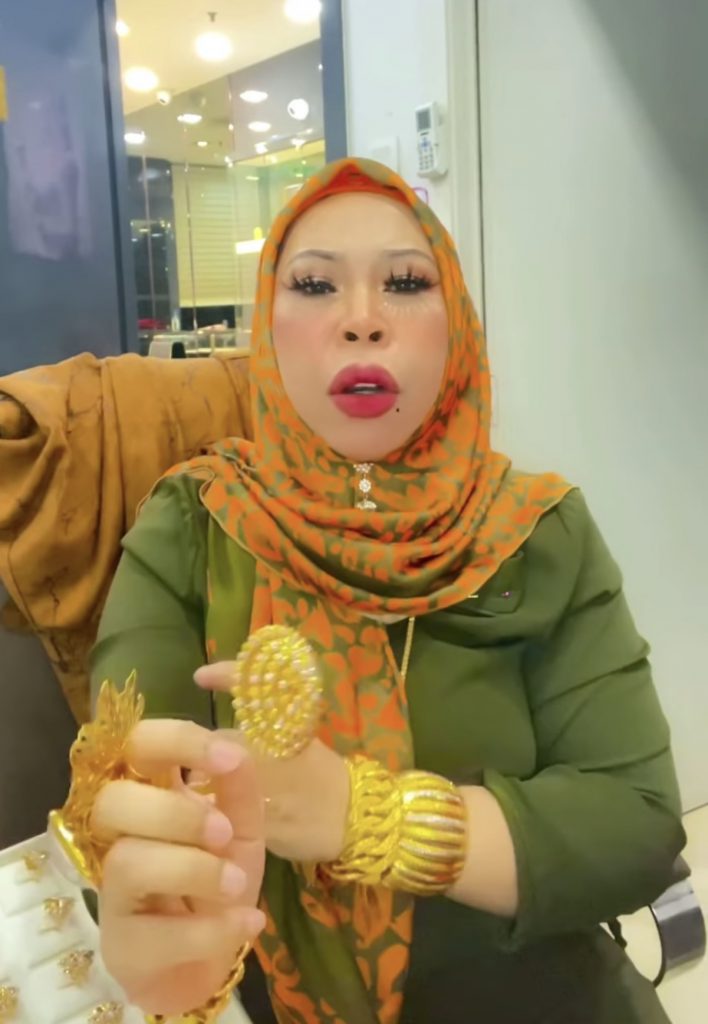 Cincin Ke Brooch? “Kalau Mampu, Tak Kan Nak Pakai Yang Kecil Kan? Lagi pun, Saya Niaga Emas,” &#8211; Datuk Vida