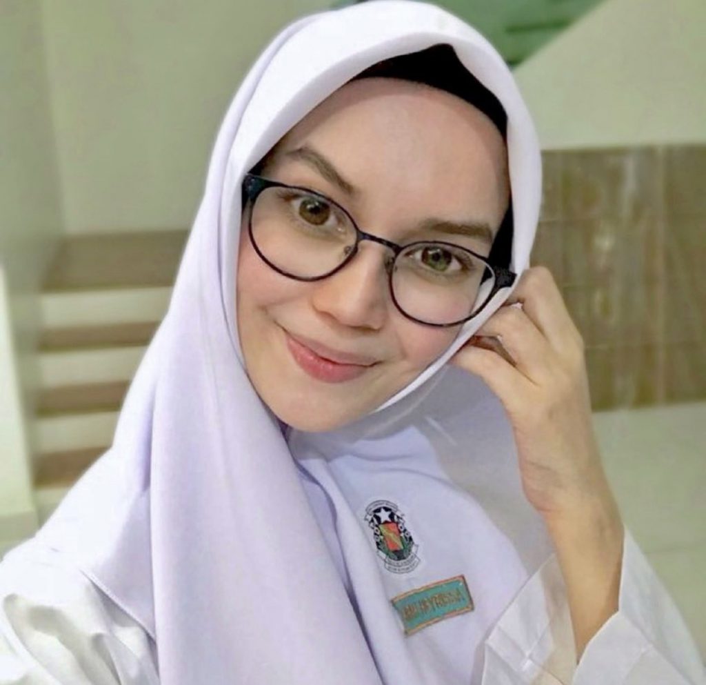 &#8220;Mak Pak Yang Jenis Selfish Berhenti Kereta Depan Sekolah Tunggu Anak, Lepas Tu Kereta Lain Tak Boleh Lalu,&#8221; &#8211; Faezah Elai Ambil Anak Naik Motorsikal