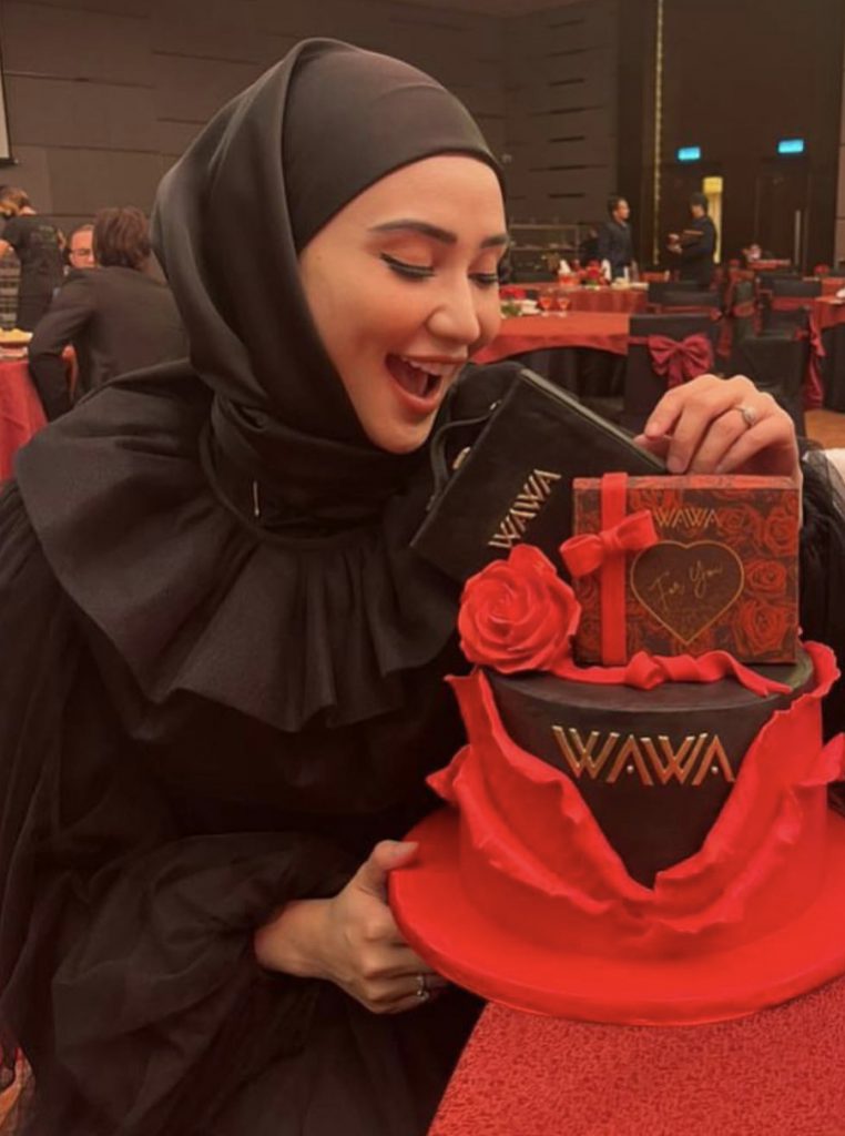 &#8220;Kami Sanggup Berhabis, Sebelum Ini Bawa Berbelanja Di Kedai Mewah,” &#8211; Hargai 8 Peniaga Sukses Jual Kosmetik, Wawa Zainal &#038; Aeril Zafrel Rela Hati Beri Hadiah Ratus Ribu!