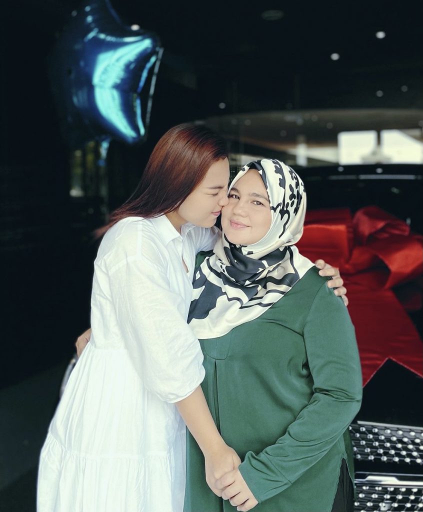 “Terima Kasih Selalu Mendoakan Anakmu,” &#8211; Ikhlas Kongsi Rezeki, Janna Nick Hadiahkan Ibu Kereta Lagi